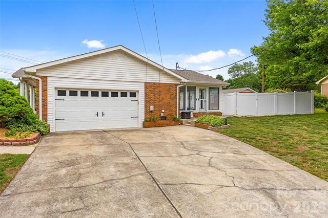 2430 Old Cedarwood Drive NW, Concord, NC 28027