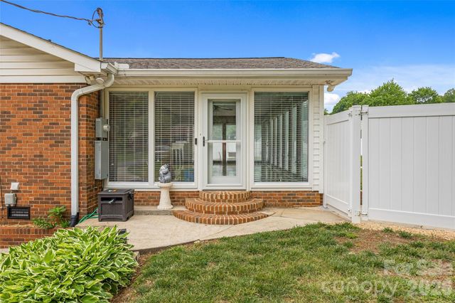 2430 Old Cedarwood Drive NW, Concord, NC 28027