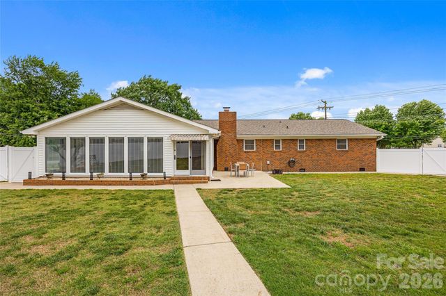 2430 Old Cedarwood Drive NW, Concord, NC 28027