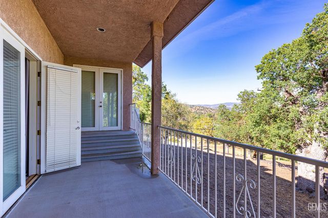 29400 Stallion Springs Drive, Tehachapi, CA 93561
