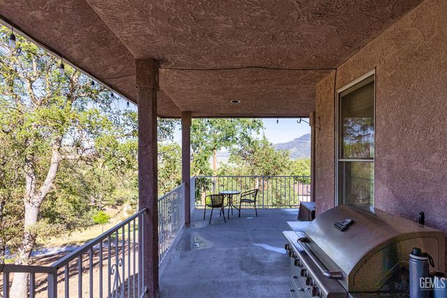 29400 Stallion Springs Drive, Tehachapi, CA 93561