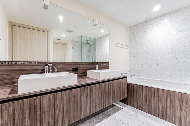 1000 Brickell Plaza 4906, Miami, FL 33131