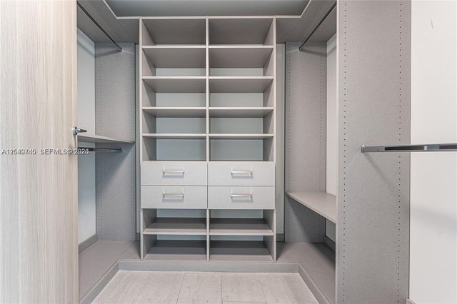 1000 Brickell Plaza 4906, Miami, FL 33131