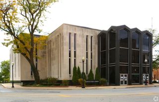 1 E Benton Street 105, Aurora, IL 60505