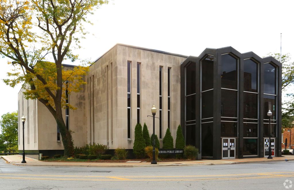 1 E Benton Street 105, Aurora, IL 60505