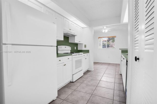 900 SW 142nd Ave 115L, Pembroke Pines, FL 33027