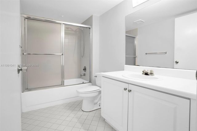 900 SW 142nd Ave 115L, Pembroke Pines, FL 33027