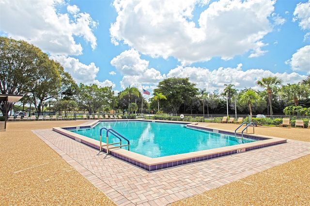 900 SW 142nd Ave 115L, Pembroke Pines, FL 33027