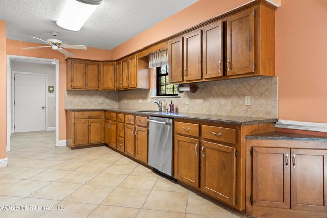 1034 Conley Circle, Ocean Springs, MS 39564