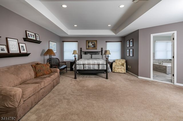 1 Interlachen Ct, Montgomery Twp., NJ 08558