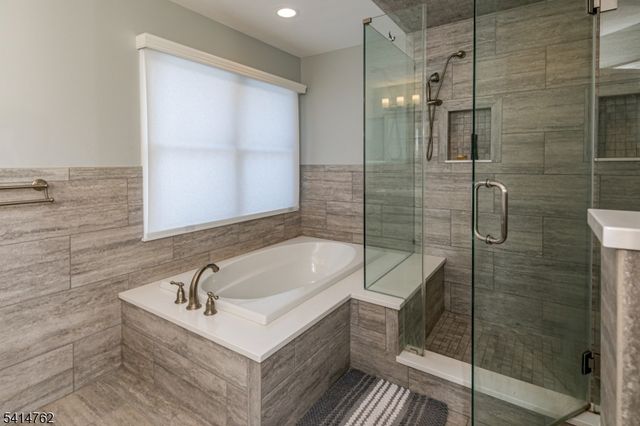 1 Interlachen Ct, Montgomery Twp., NJ 08558