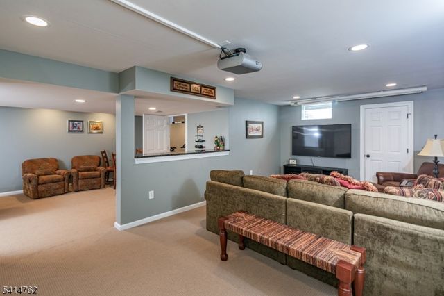 1 Interlachen Ct, Montgomery Twp., NJ 08558