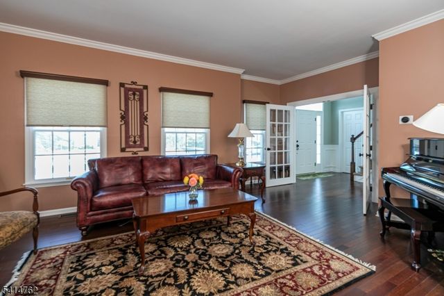 1 Interlachen Ct, Montgomery Twp., NJ 08558