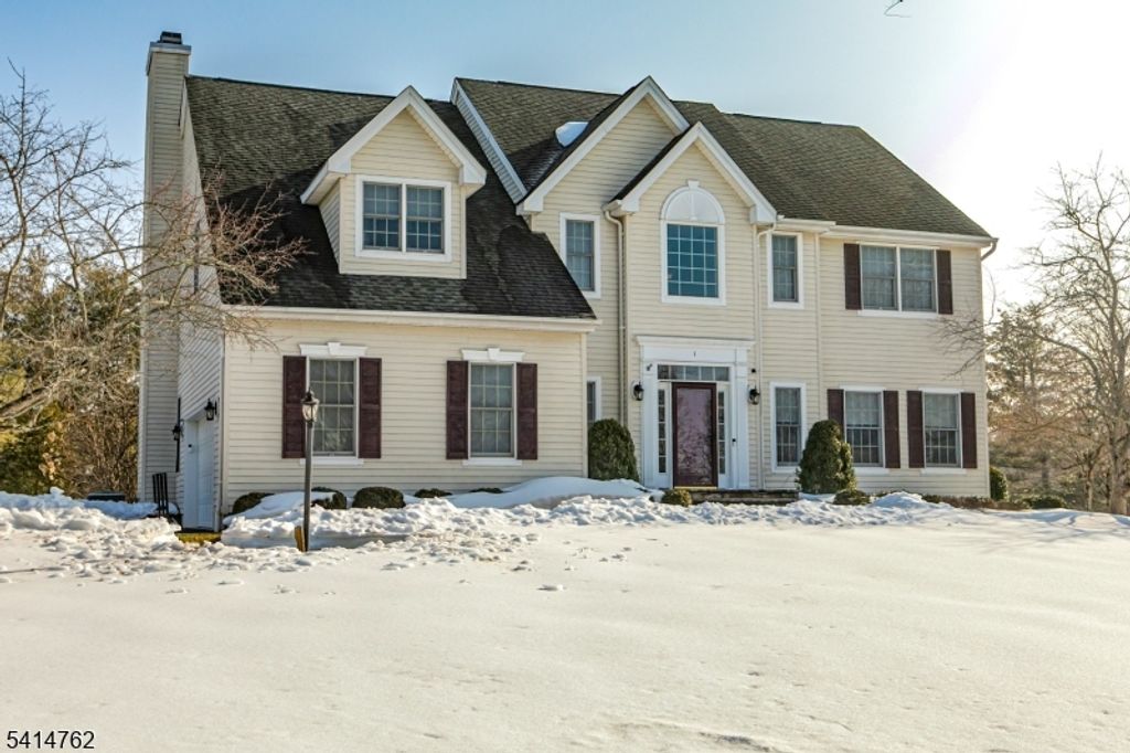 1 Interlachen Ct, Montgomery Twp., NJ 08558