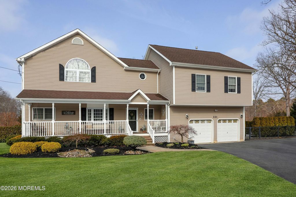 221 Georgia Road, Freehold, NJ 07728