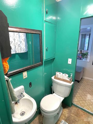 898 SE 3rd Street, Ontario, OR 97914