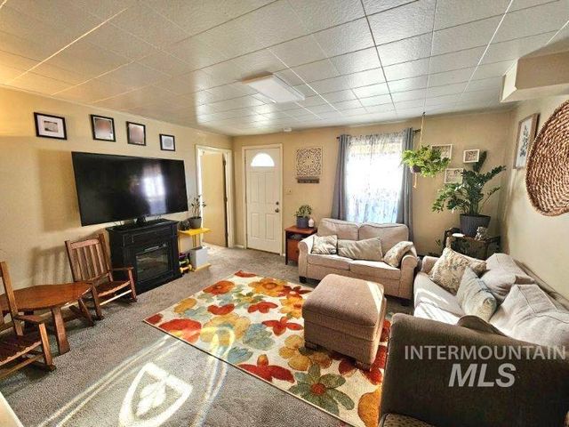 898 SE 3rd Street, Ontario, OR 97914