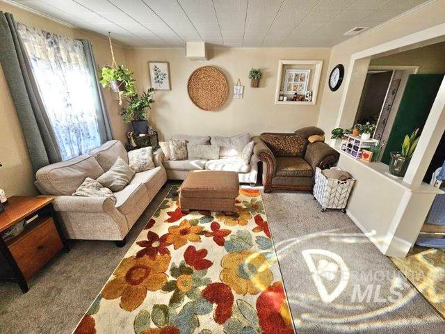 898 SE 3rd Street, Ontario, OR 97914
