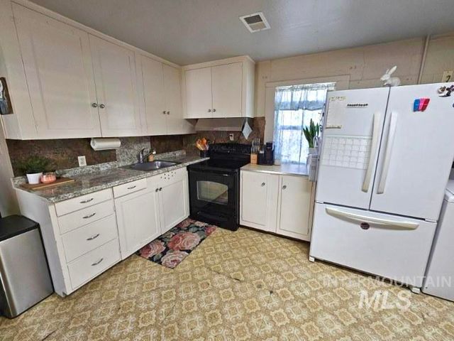 898 SE 3rd Street, Ontario, OR 97914