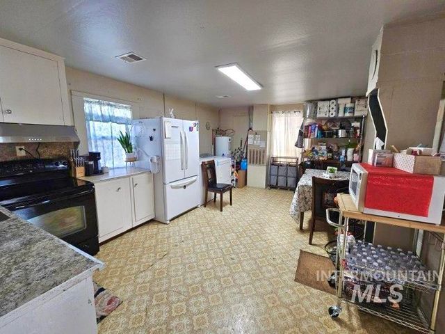 898 SE 3rd Street, Ontario, OR 97914