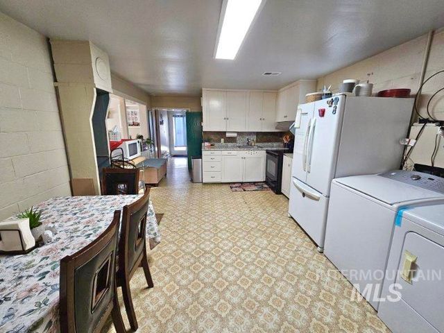 898 SE 3rd Street, Ontario, OR 97914