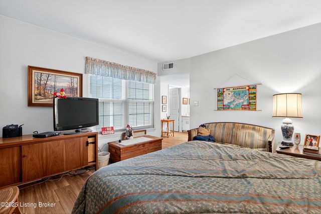 816 Washburn Ave APT 9, Louisville, KY 40222