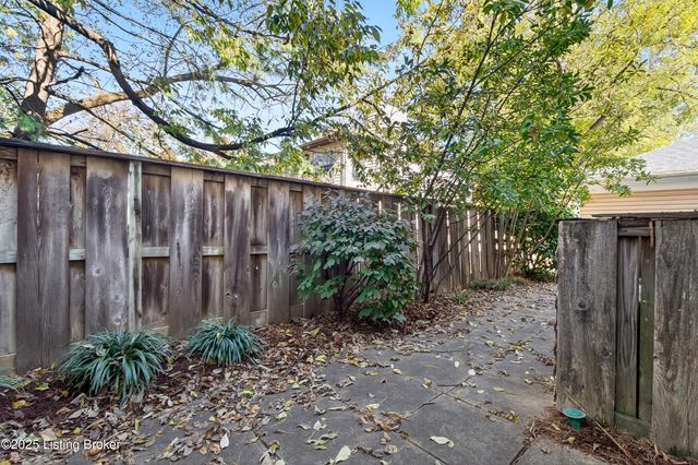 816 Washburn Ave APT 9, Louisville, KY 40222