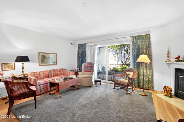 816 Washburn Ave APT 9, Louisville, KY 40222