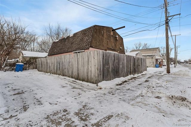 8523 Republic Avenue, Warren, MI 48089