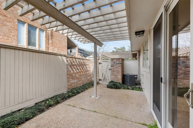5850 Valley Forge Drive 144, Houston, TX 77057