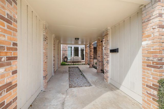 5850 Valley Forge Drive 144, Houston, TX 77057