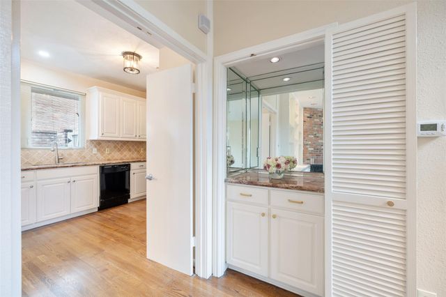 5850 Valley Forge Drive 144, Houston, TX 77057