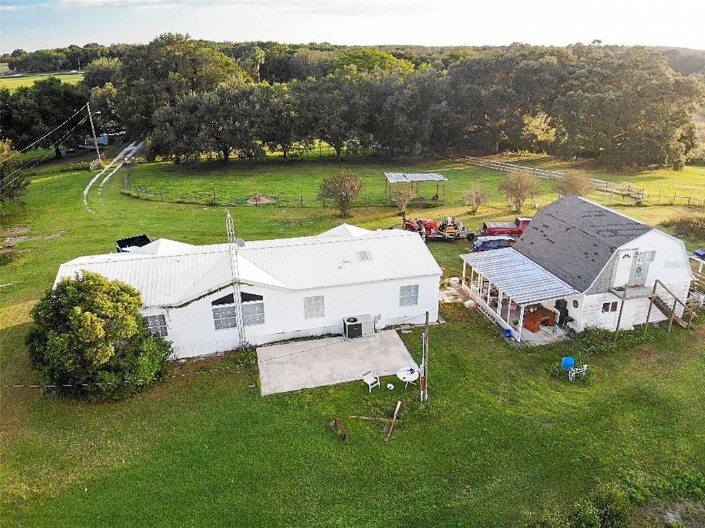 Image 2 of property listing at 16251 SE 161ST COURT, Weirsdale, FL 32195