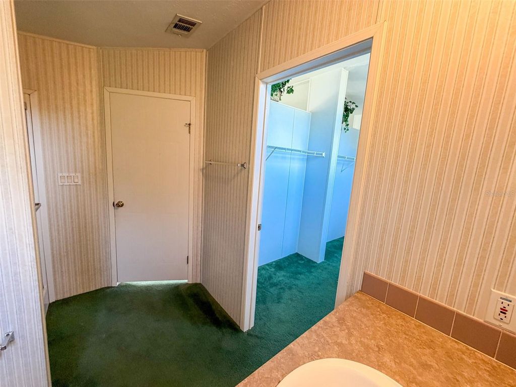 Image 16 of property listing at 16251 SE 161ST COURT, Weirsdale, FL 32195