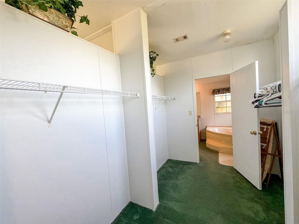 Image 18 of property listing at 16251 SE 161ST COURT, Weirsdale, FL 32195