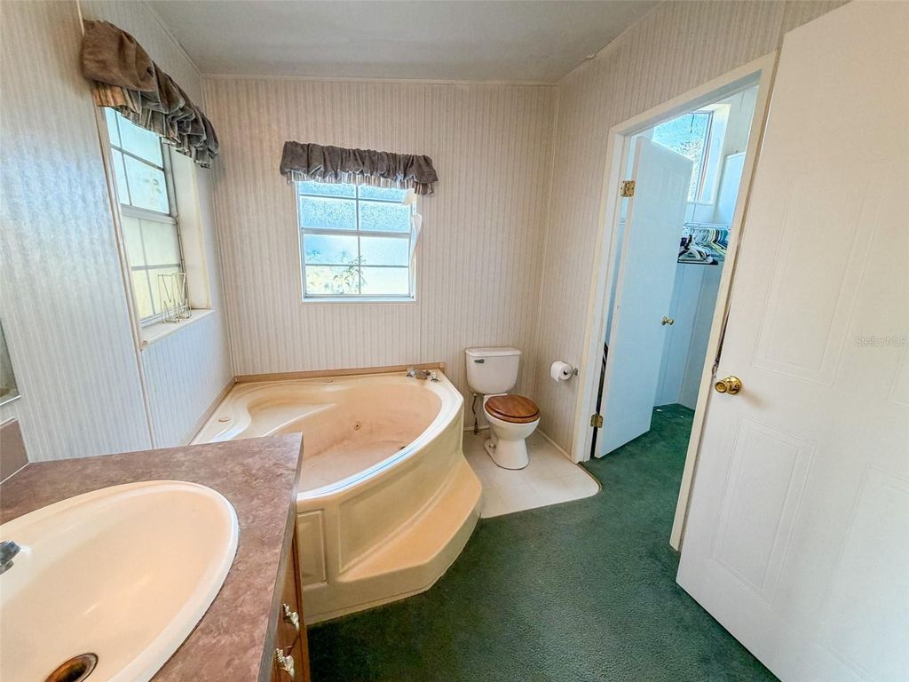 Image 21 of property listing at 16251 SE 161ST COURT, Weirsdale, FL 32195