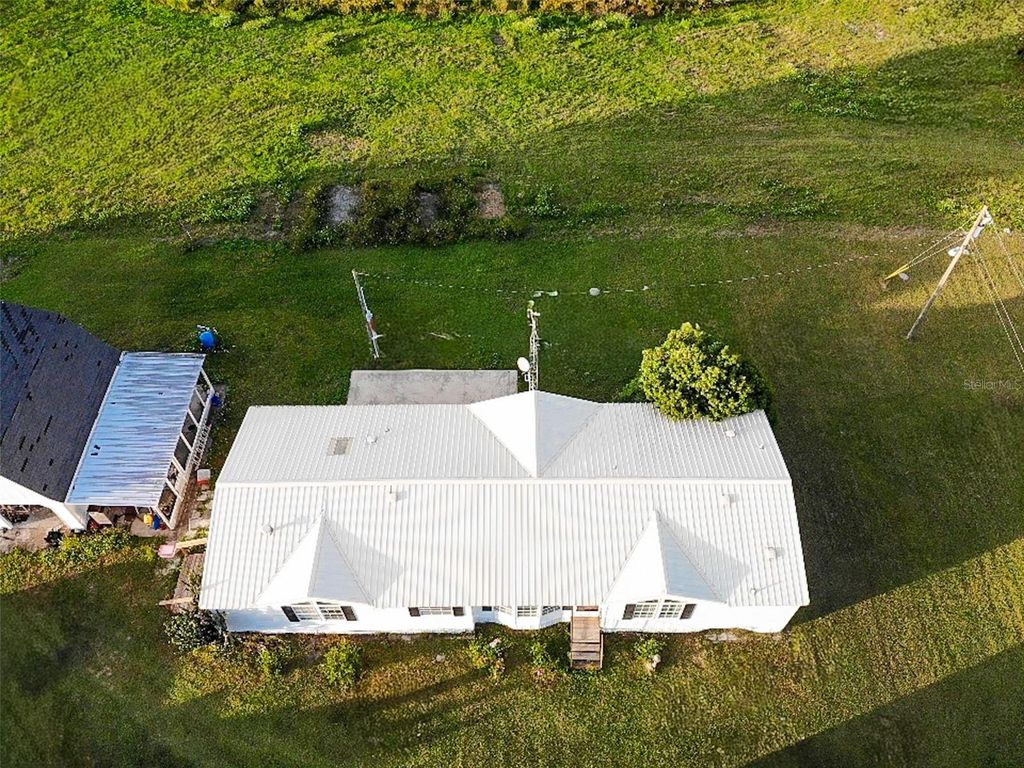 Image 30 of property listing at 16251 SE 161ST COURT, Weirsdale, FL 32195