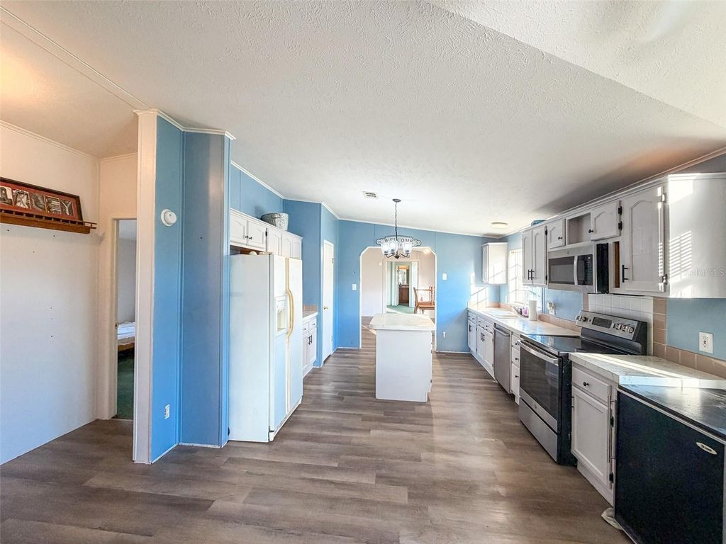 Image 4 of property listing at 16251 SE 161ST COURT, Weirsdale, FL 32195