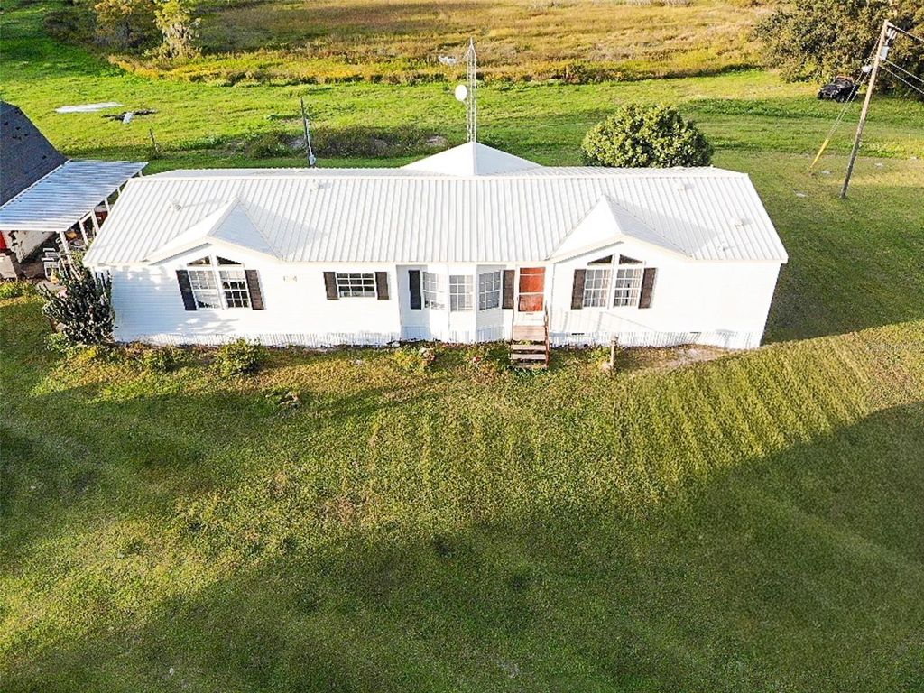 Image 32 of property listing at 16251 SE 161ST COURT, Weirsdale, FL 32195