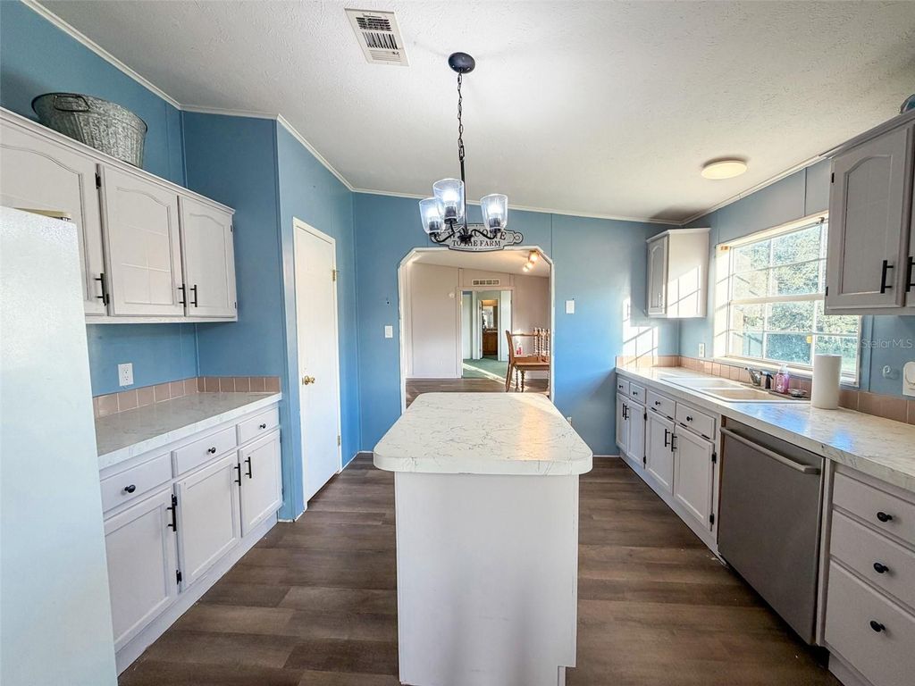Image 5 of property listing at 16251 SE 161ST COURT, Weirsdale, FL 32195