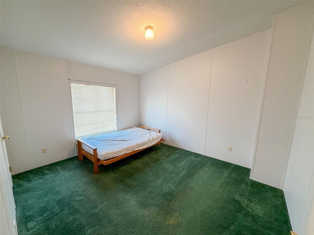 Image 7 of property listing at 16251 SE 161ST COURT, Weirsdale, FL 32195