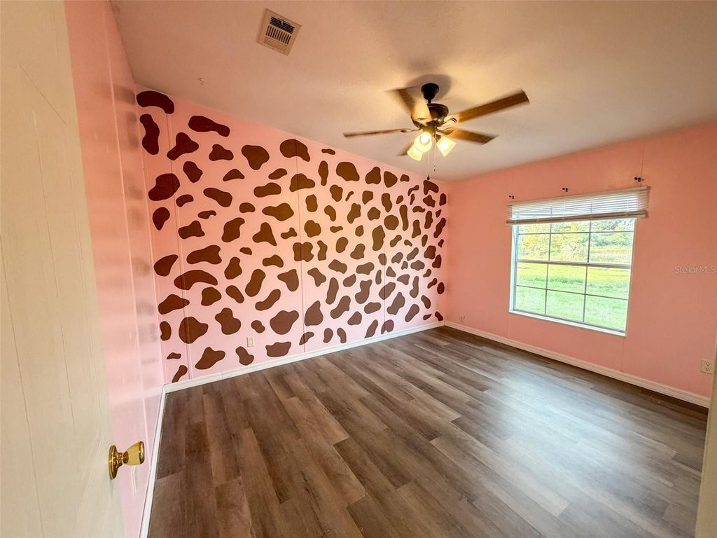 Image 8 of property listing at 16251 SE 161ST COURT, Weirsdale, FL 32195