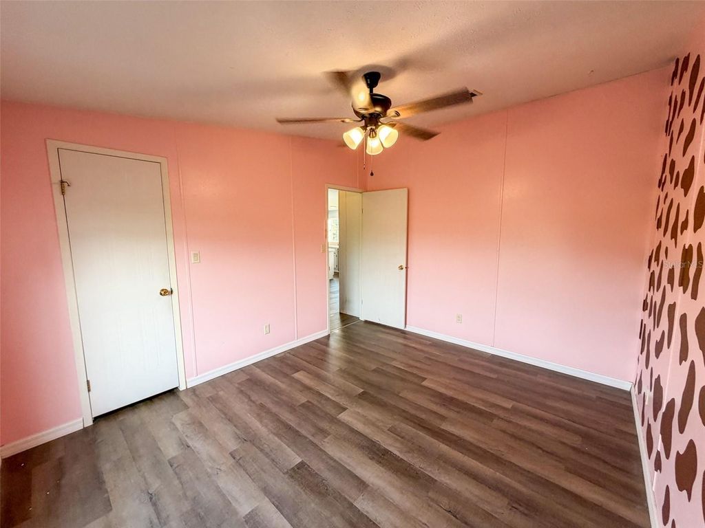 Image 9 of property listing at 16251 SE 161ST COURT, Weirsdale, FL 32195