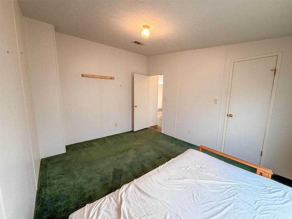 Image 10 of property listing at 16251 SE 161ST COURT, Weirsdale, FL 32195