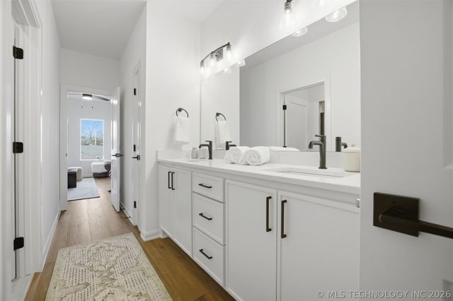 504 E B Street 1104, Jenks, OK 74037