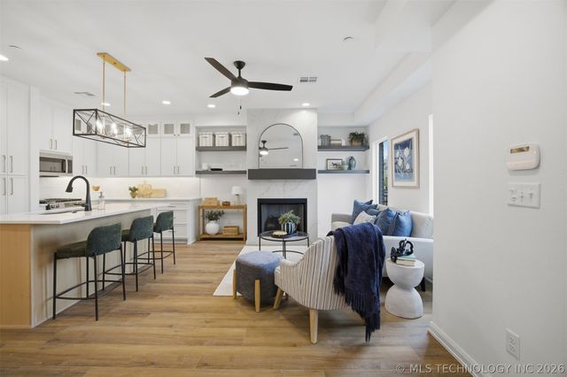 504 E B Street 1104, Jenks, OK 74037