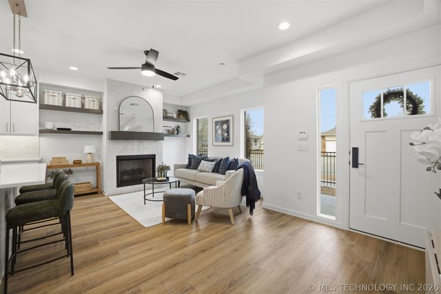 504 E B Street 1104, Jenks, OK 74037