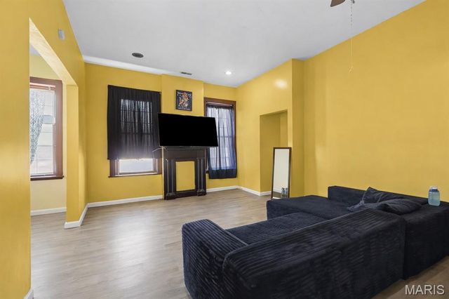 3328 Chippewa Street, St Louis, MO 63118