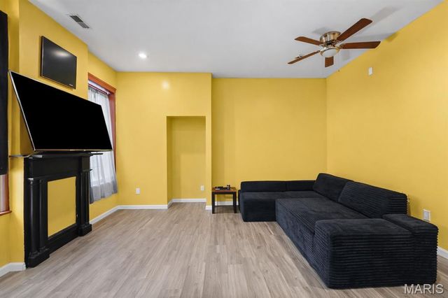 3328 Chippewa Street, St Louis, MO 63118