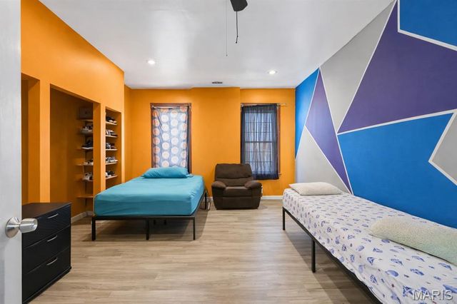 3328 Chippewa Street, St Louis, MO 63118